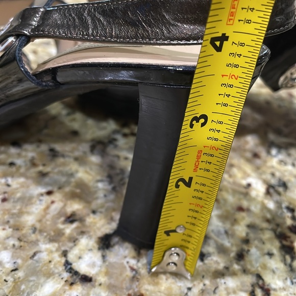 BRIGHTON VILLA patent leather sling back heels.  7.5M - Picture 8 of 8